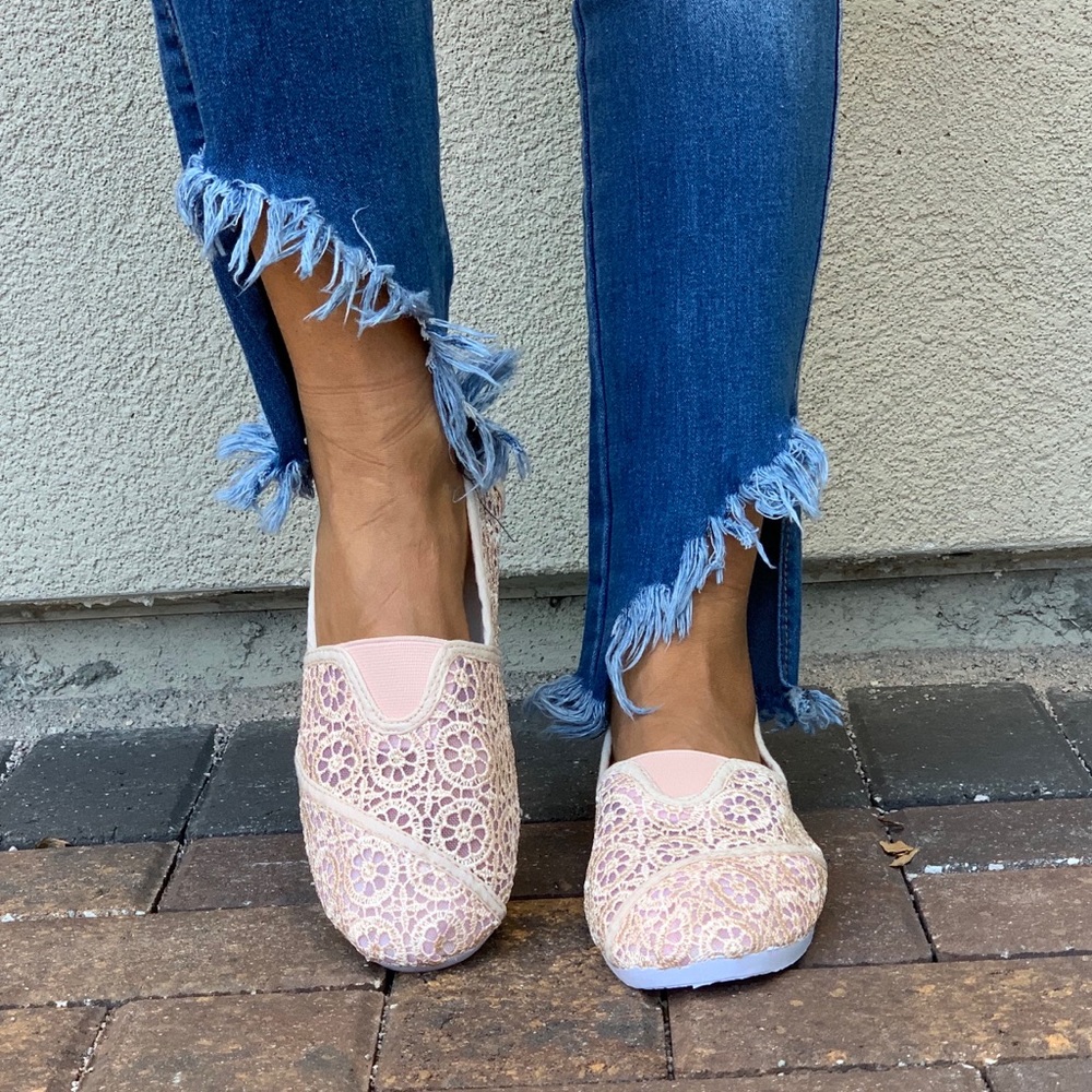 NIB Blush Pink Floral Crochet Slip-On Loafer Flats - Picture 2 of 8